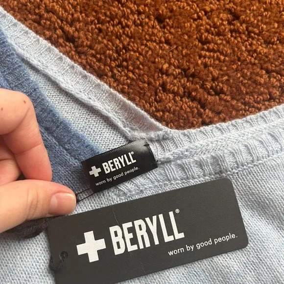 Beryll CASHMERE Poncho - Picture 5 of 6